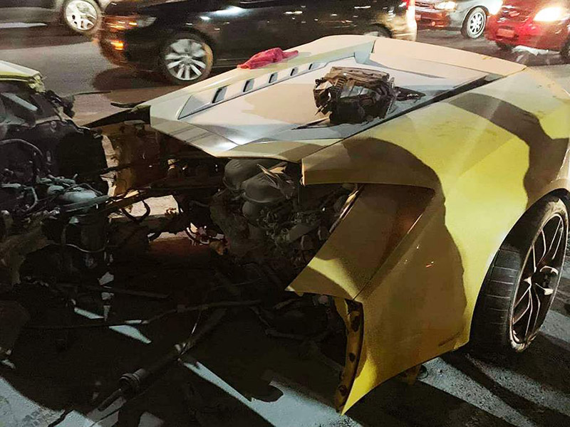 شاهد كيف انشطرت سيارة لامبورغيني لنصفين بعد تصويرها بدقائق